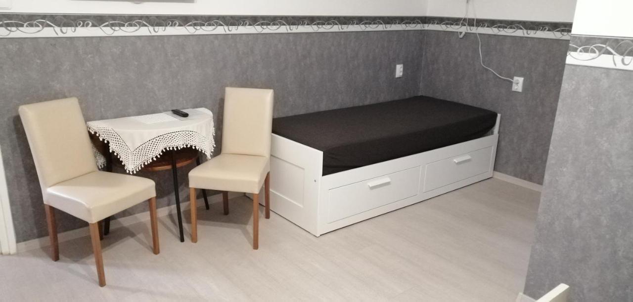 Radek Vendeghaz Es Apartman Halászi エクステリア 写真
