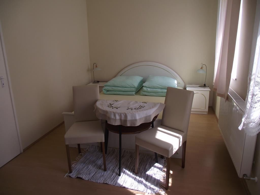 Radek Vendeghaz Es Apartman Halászi エクステリア 写真